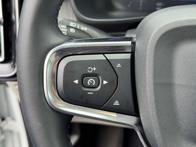 2023 Volvo XC40 B5 Plus Bright Theme
