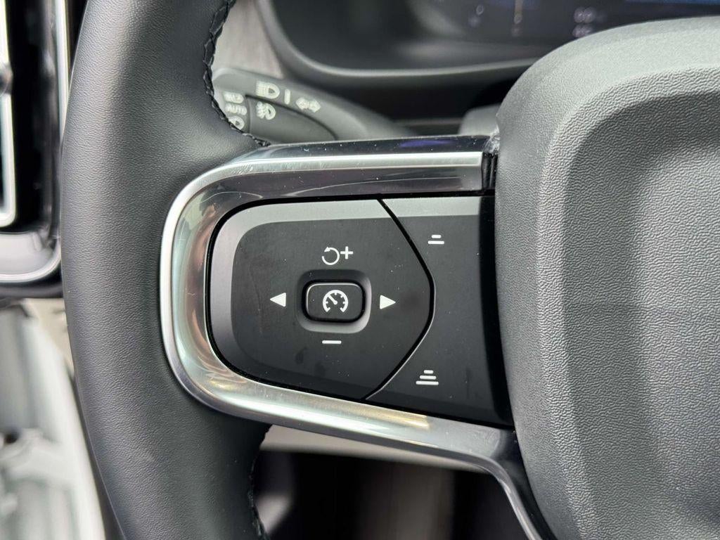 2023 Volvo XC40 B5 Plus Bright Theme