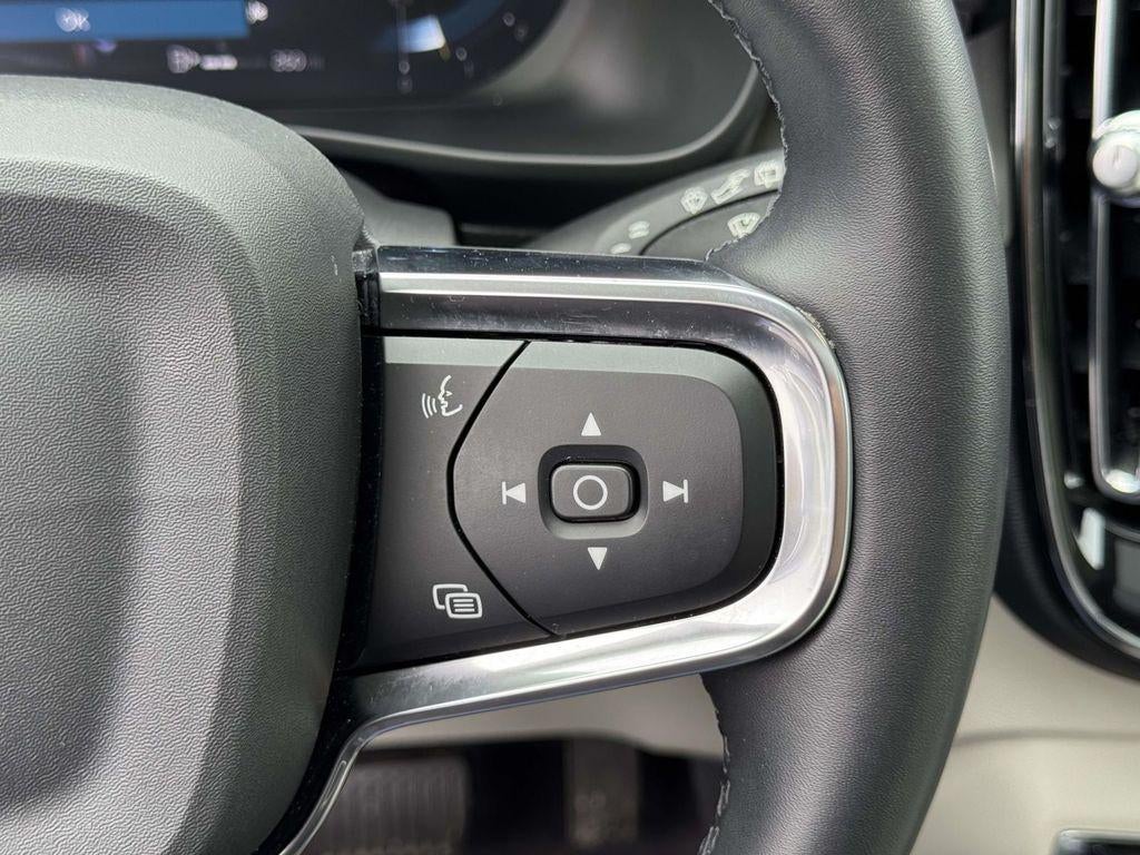 2023 Volvo XC40 B5 Plus Bright Theme