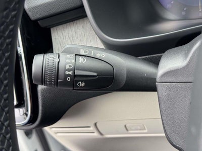 2023 Volvo XC40 B5 Plus Bright Theme