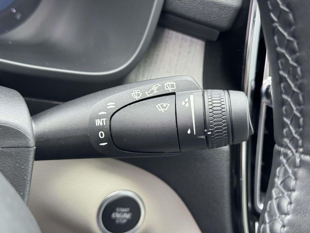 2023 Volvo XC40 B5 Plus Bright Theme