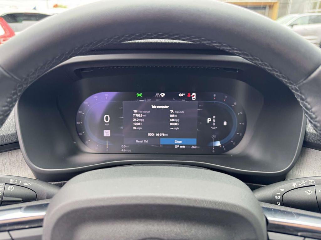 2023 Volvo XC40 B5 Plus Bright Theme