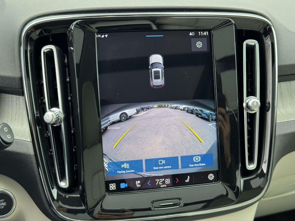 2023 Volvo XC40 B5 Plus Bright Theme