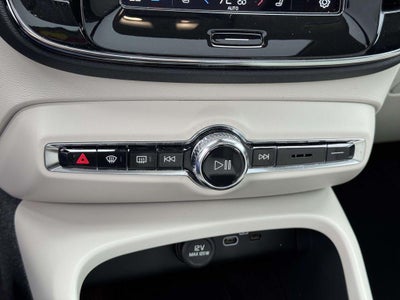 2023 Volvo XC40 B5 Plus Bright Theme