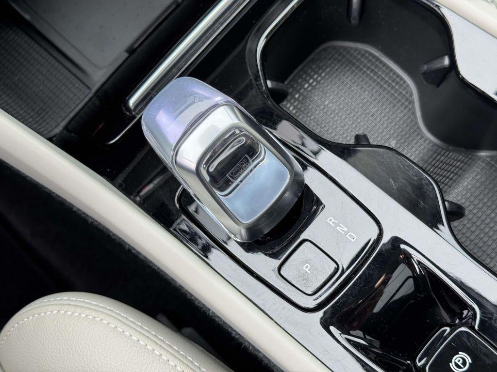 2023 Volvo XC40 B5 Plus Bright Theme