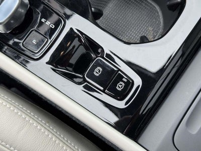 2023 Volvo XC40 B5 Plus Bright Theme
