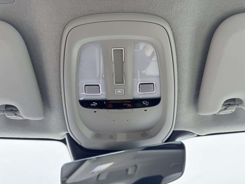 2023 Volvo XC40 B5 Plus Bright Theme