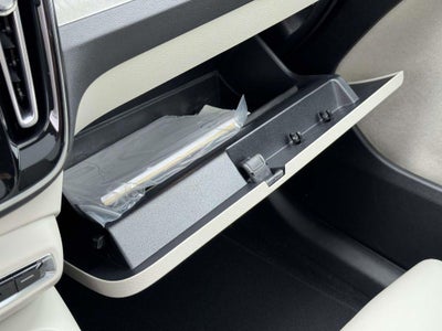 2023 Volvo XC40 B5 Plus Bright Theme