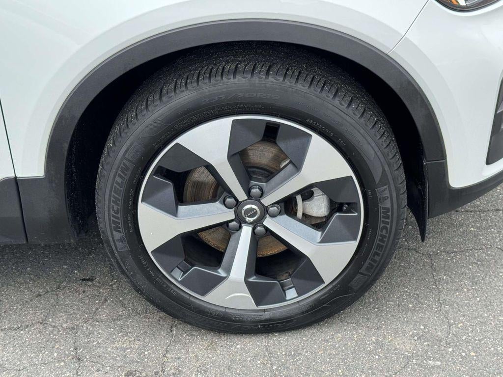 2023 Volvo XC40 B5 Plus Bright Theme