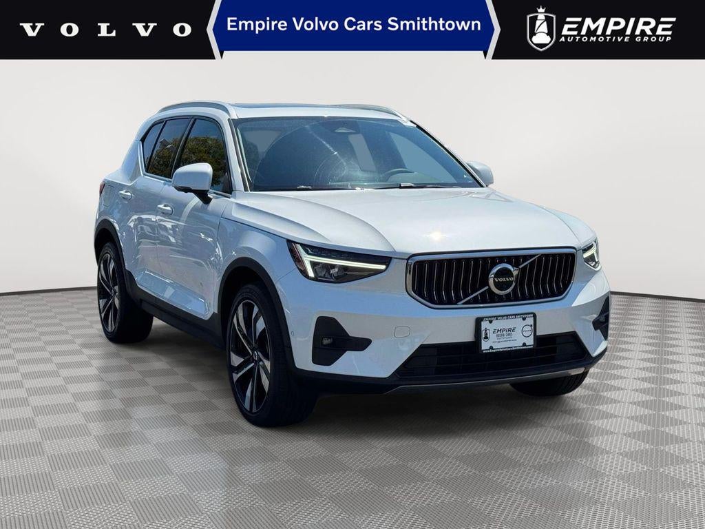 2023 Volvo XC40 B5 Plus Bright Theme