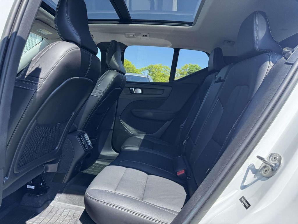 2023 Volvo XC40 B5 Plus Bright Theme