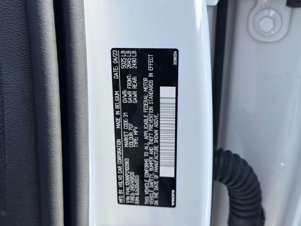2023 Volvo XC40 B5 Plus Bright Theme