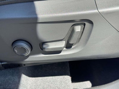 2023 Volvo XC40 B5 Plus Bright Theme
