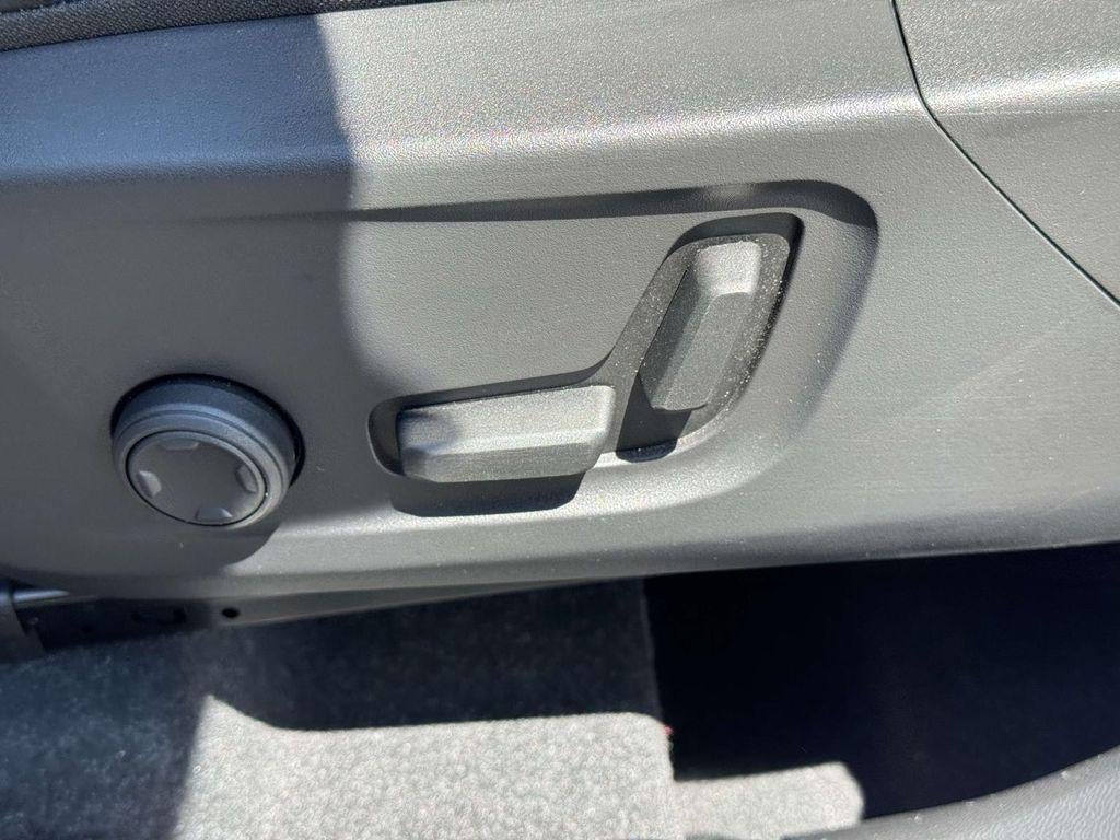 2023 Volvo XC40 B5 Plus Bright Theme