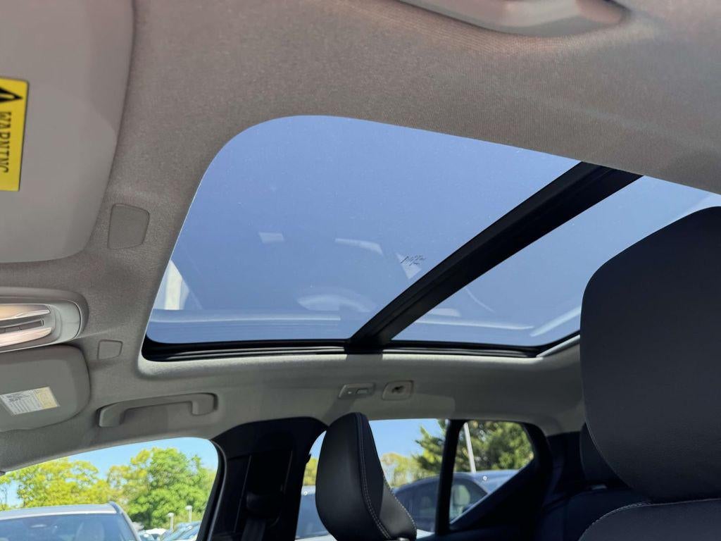 2023 Volvo XC40 B5 Plus Bright Theme