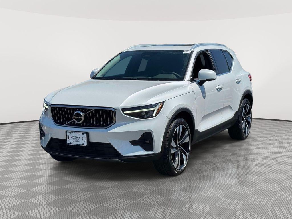 2023 Volvo XC40 B5 Plus Bright Theme