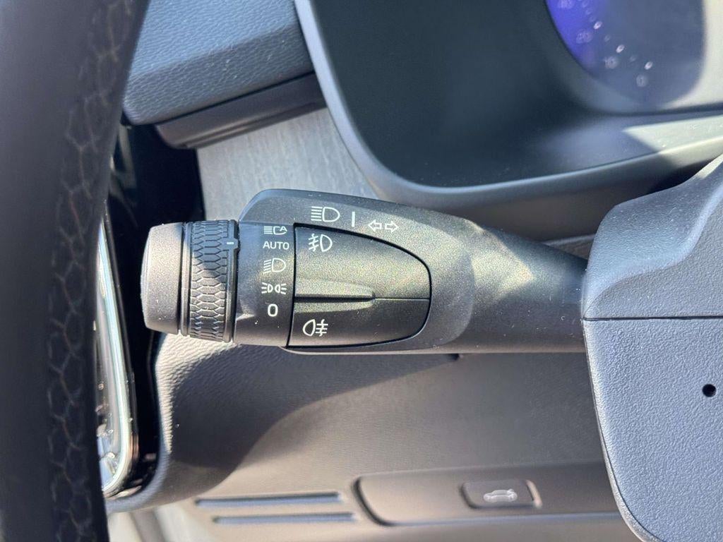 2023 Volvo XC40 B5 Plus Bright Theme