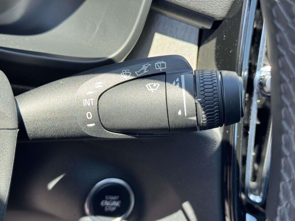 2023 Volvo XC40 B5 Plus Bright Theme