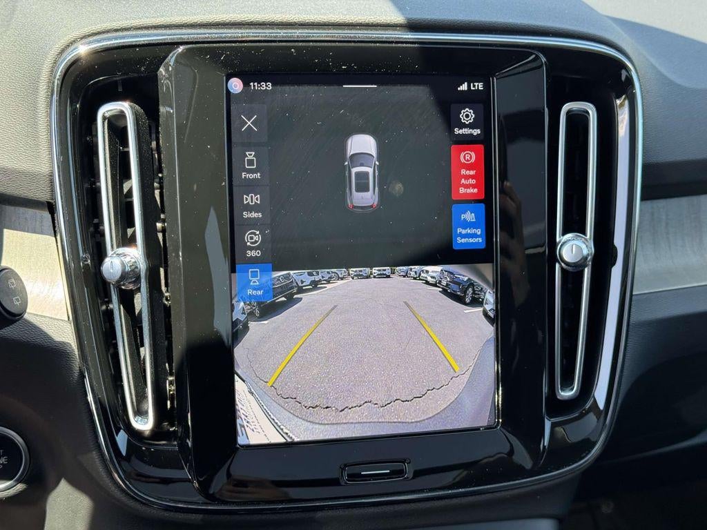 2023 Volvo XC40 B5 Plus Bright Theme