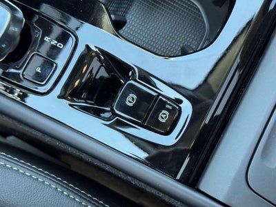 2023 Volvo XC40 B5 Plus Bright Theme