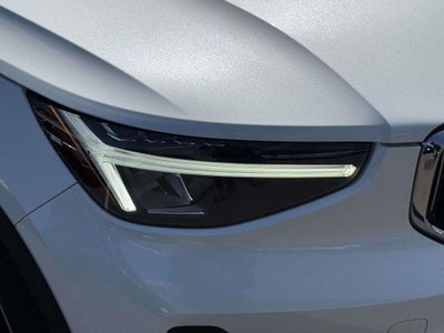 2023 Volvo XC40 B5 Plus Bright Theme
