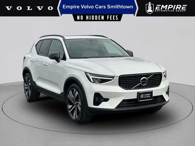 2023 Volvo XC40 B5 Plus Dark Theme
