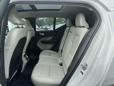 2023 Volvo XC40 B5 Plus Dark Theme