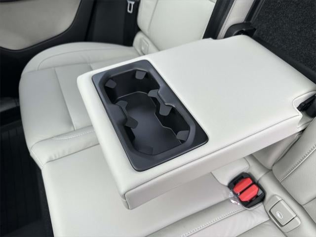 2023 Volvo XC40 B5 Plus Dark Theme