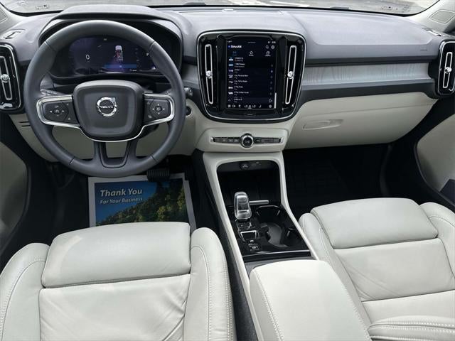 2023 Volvo XC40 B5 Plus Dark Theme