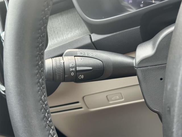 2023 Volvo XC40 B5 Plus Dark Theme