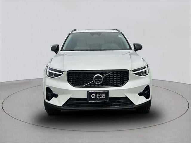 2023 Volvo XC40 B5 Plus Dark Theme