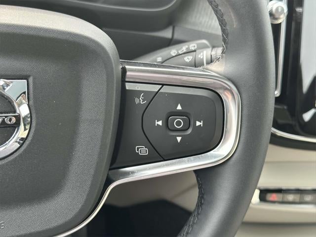 2023 Volvo XC40 B5 Plus Dark Theme