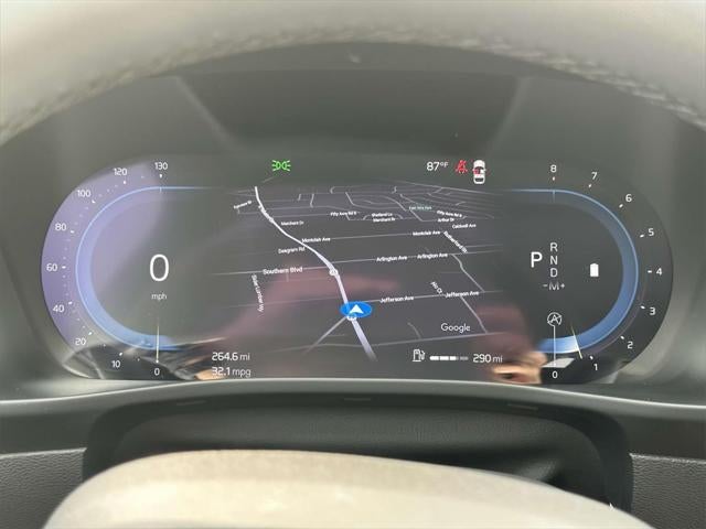 2023 Volvo XC40 B5 Plus Dark Theme