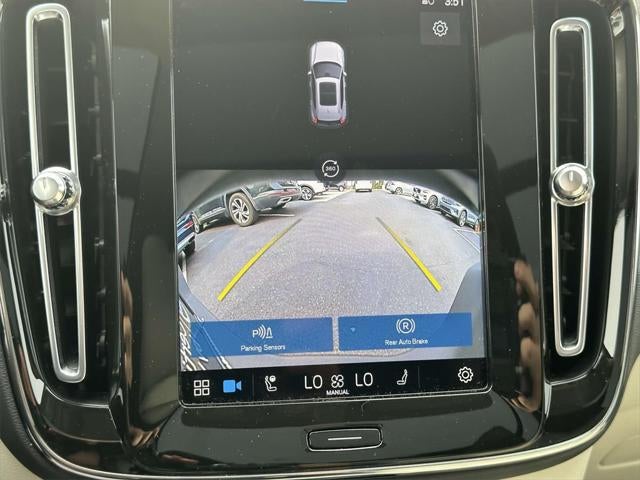 2023 Volvo XC40 B5 Plus Dark Theme