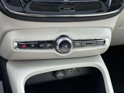 2023 Volvo XC40 B5 Plus Dark Theme