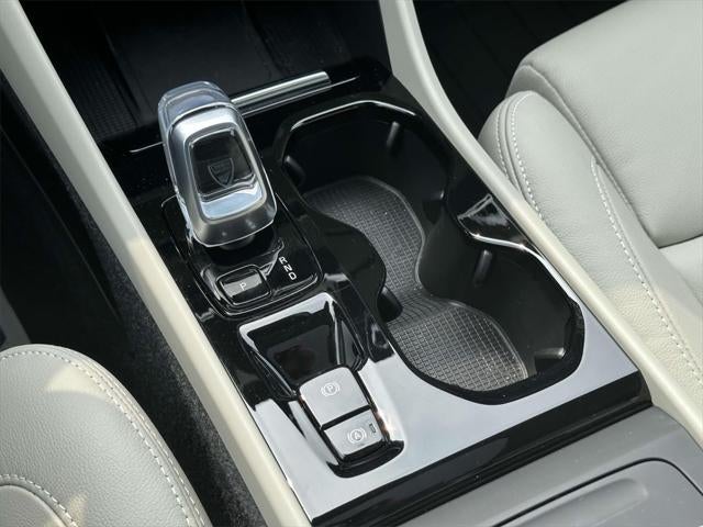 2023 Volvo XC40 B5 Plus Dark Theme