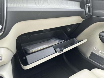 2023 Volvo XC40 B5 Plus Dark Theme