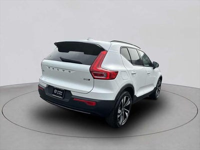 2023 Volvo XC40 B5 Plus Dark Theme
