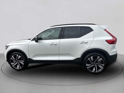 2023 Volvo XC40 B5 Plus Dark Theme