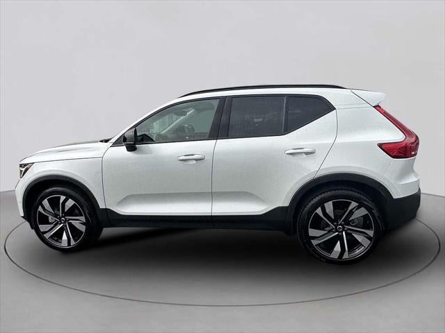 2023 Volvo XC40 B5 Plus Dark Theme
