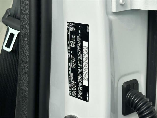 2023 Volvo XC40 B5 Plus Dark Theme