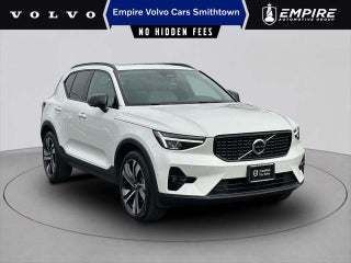 2023 Volvo XC40 B5 Plus Dark Theme