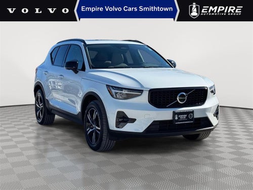 2023 Volvo XC40 B5 Plus Dark Theme