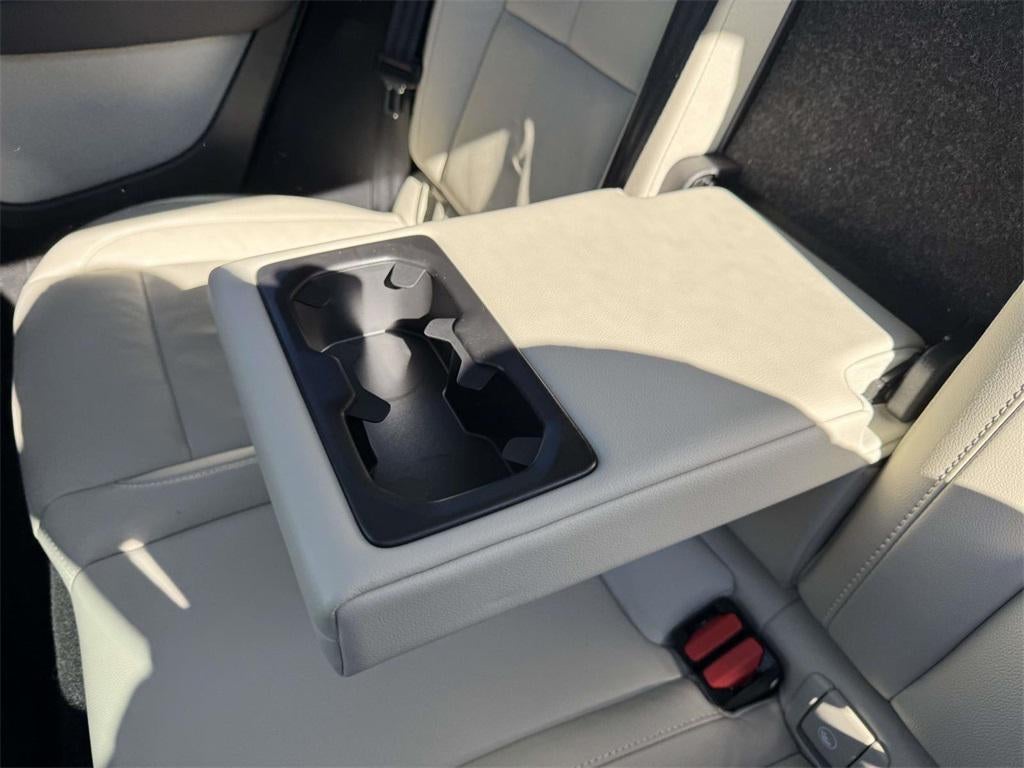 2023 Volvo XC40 B5 Plus Dark Theme