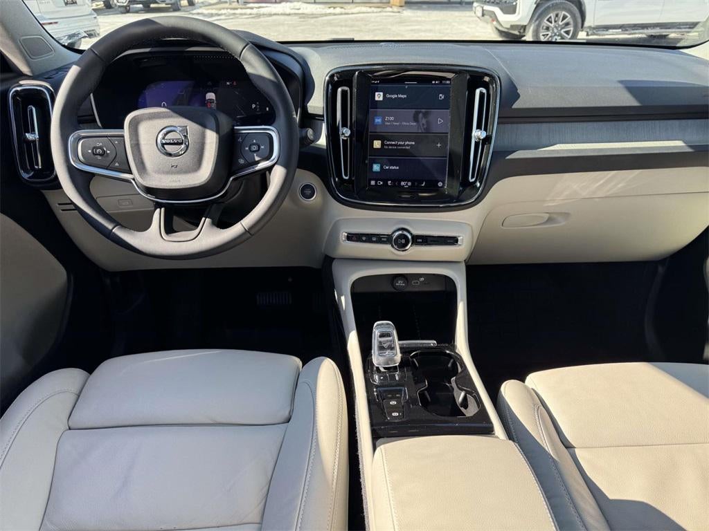 2023 Volvo XC40 B5 Plus Dark Theme