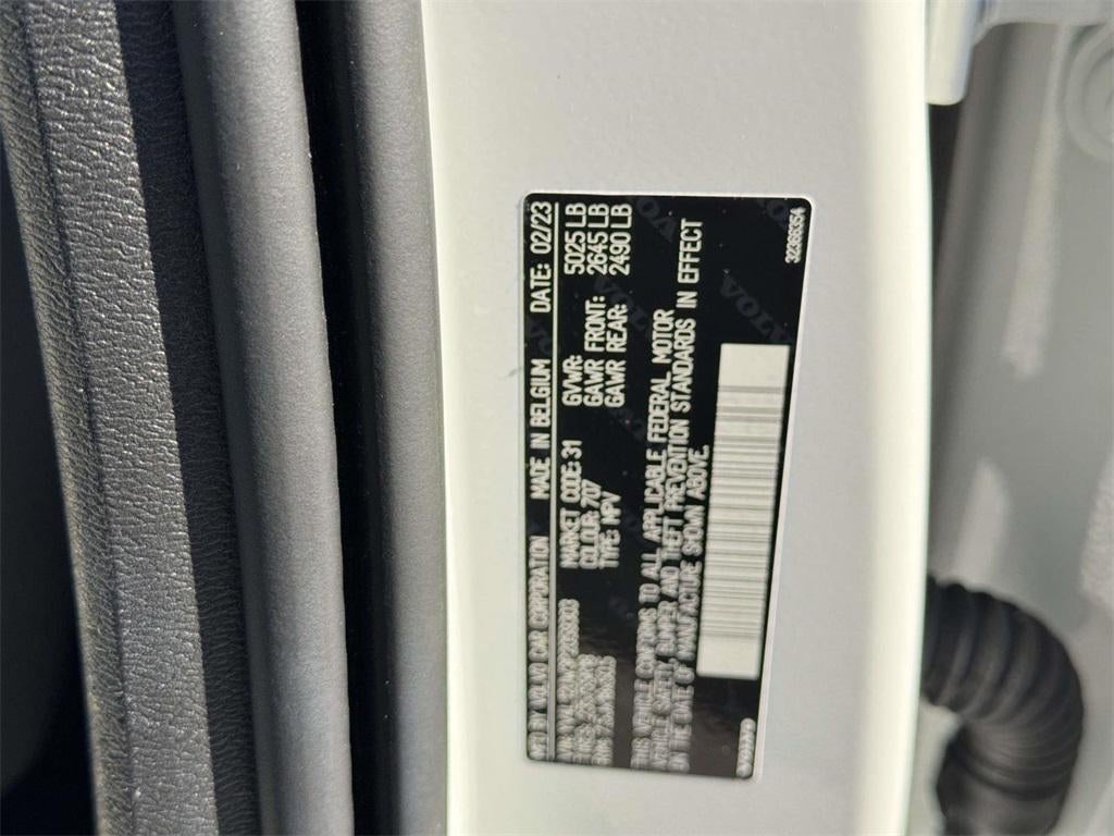 2023 Volvo XC40 B5 Plus Dark Theme