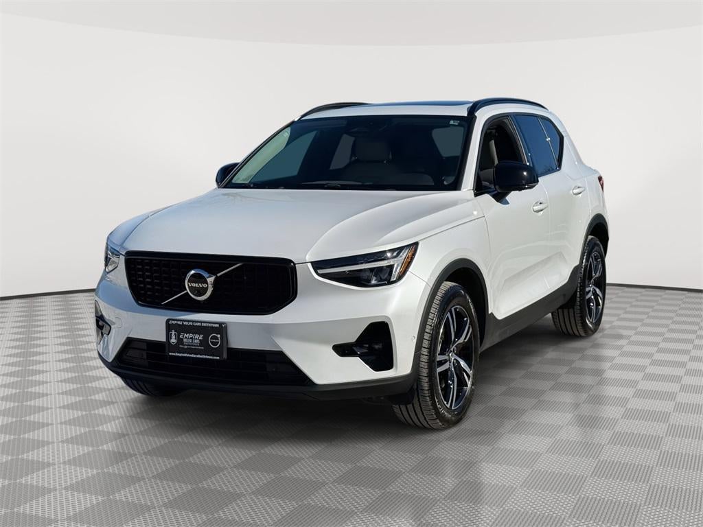 2023 Volvo XC40 B5 Plus Dark Theme