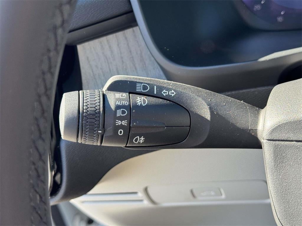 2023 Volvo XC40 B5 Plus Dark Theme