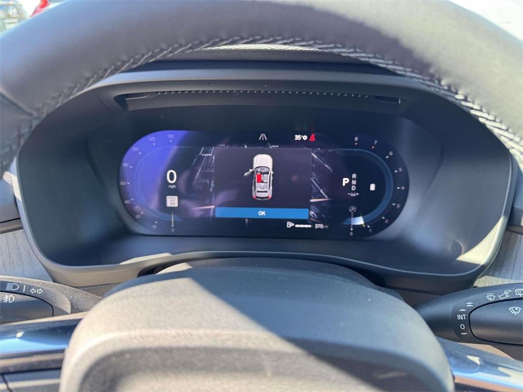 2023 Volvo XC40 B5 Plus Dark Theme