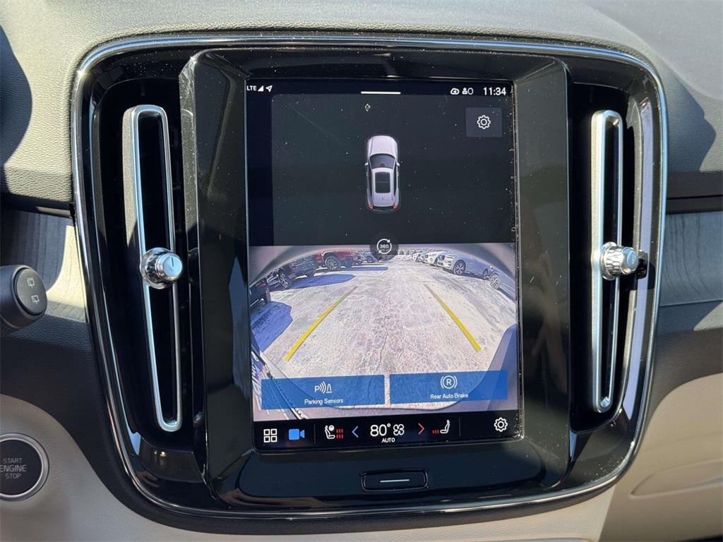 2023 Volvo XC40 B5 Plus Dark Theme